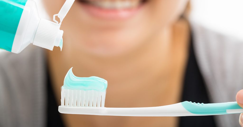كيفية فرش الأسنان بطريقة صحيحة